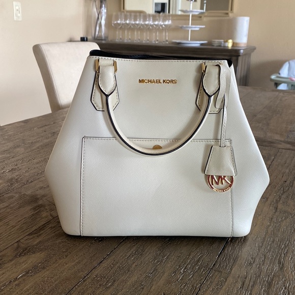 Michael Kors Handbags - Michael Kors Cream Greenwich Saffiano Bag